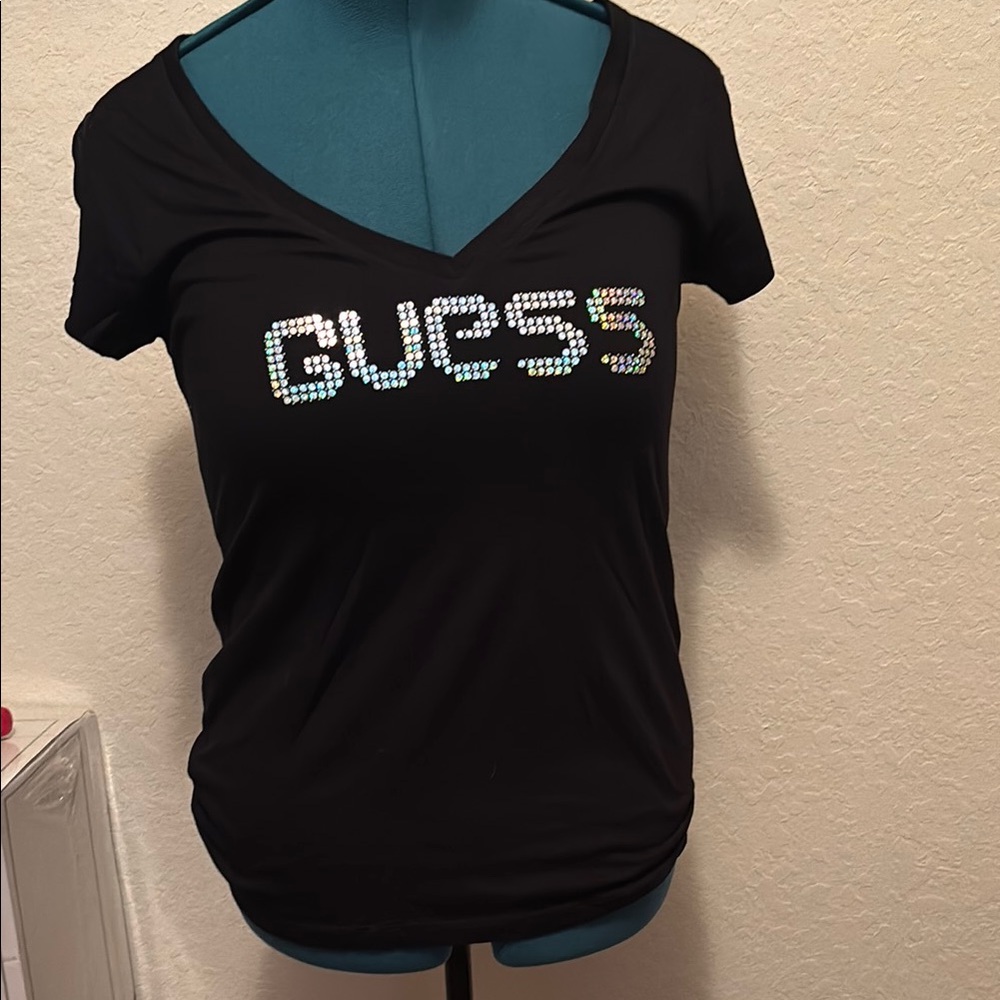 NWOT BLACK GUESS VNECK